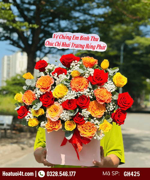 Giỏ hoa màu đỏ cam