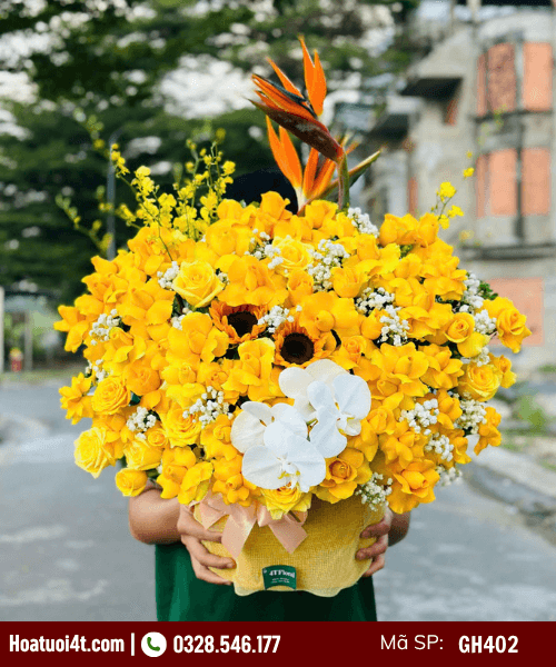 Giỏ hoa màu vàng rực rỡ