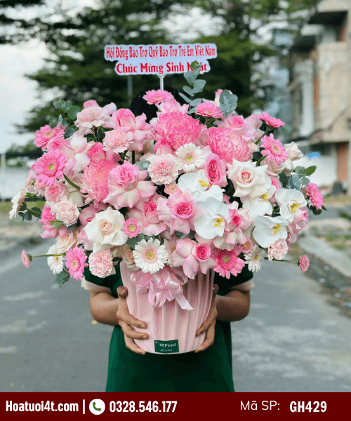 Giỏ hoa tặng bạn gái