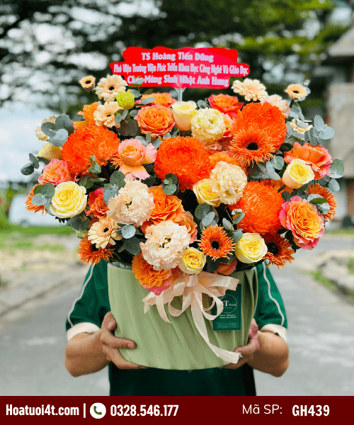 Giỏ hoa tông cam sang trọng