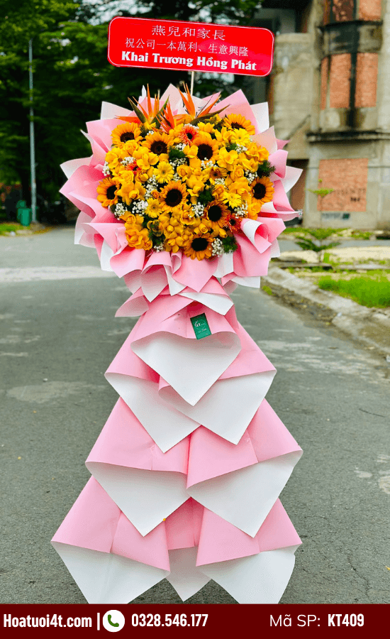 Kệ hoa khai trương quán cơm