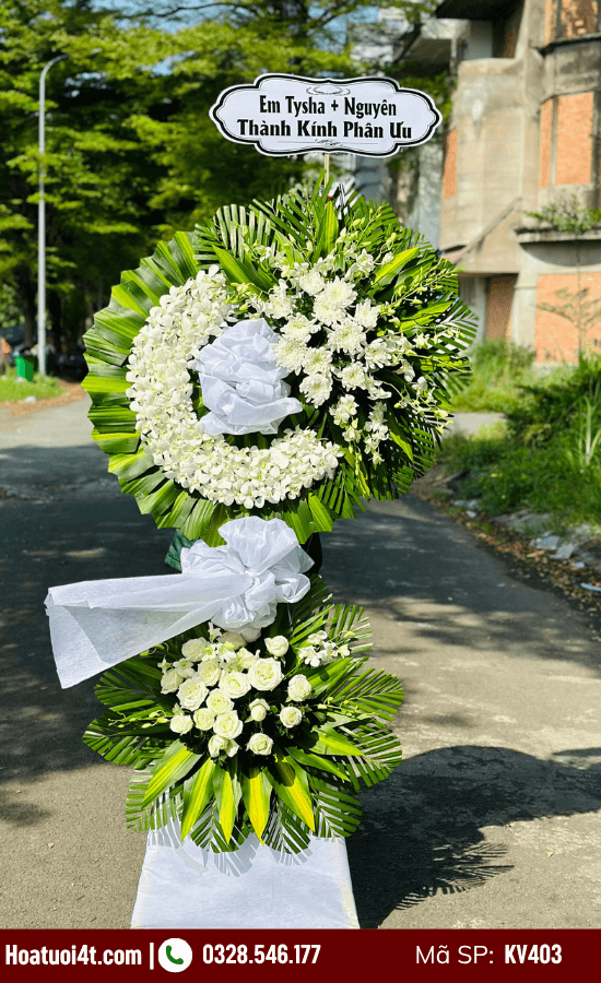 Kệ hoa viếng truyền thống