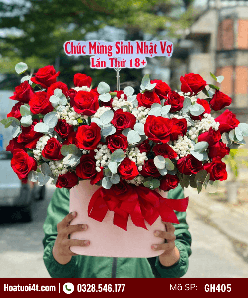 Lẵng hoa tặng bạn gái
