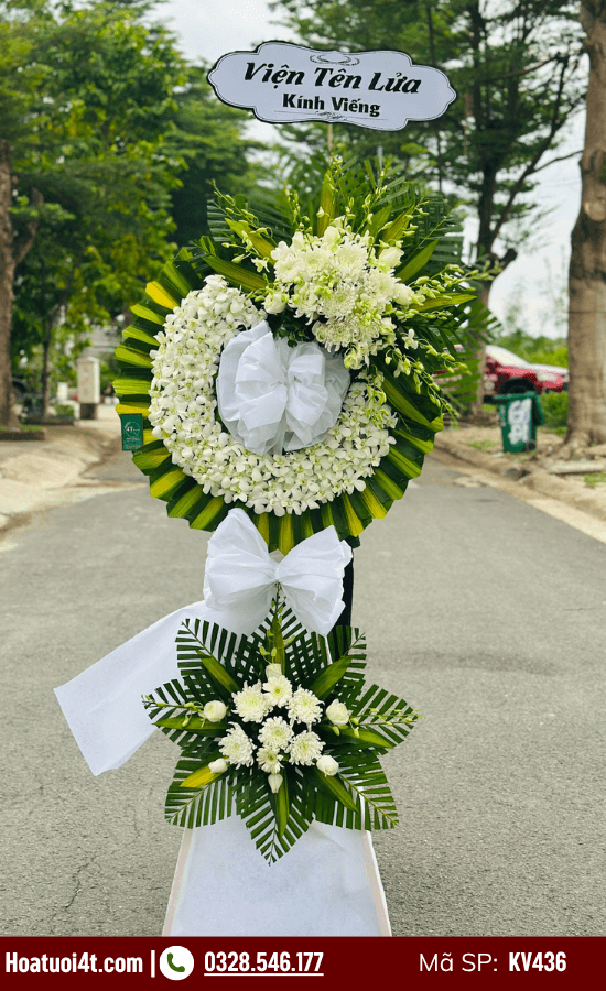 Vòng hoa viếng hai tầng
