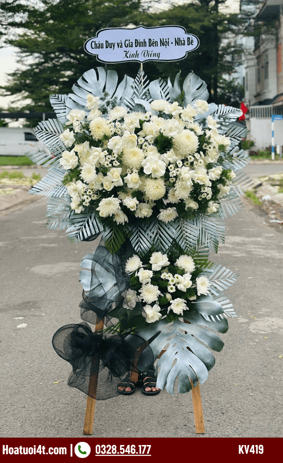 Vòng hoa viếng hiện đại
