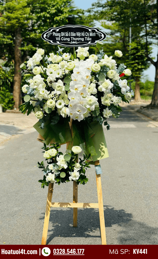 Vòng hoa viếng sen thái